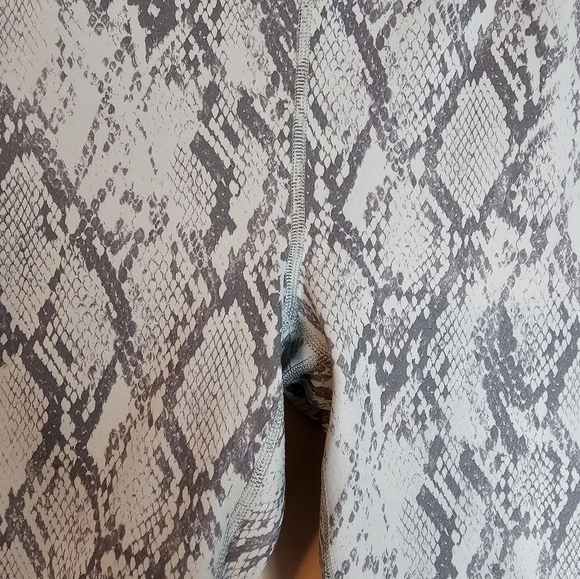 Fabletics Powerhold Snakeprint Leggins Size XXL NWT - Picture 5 of 7